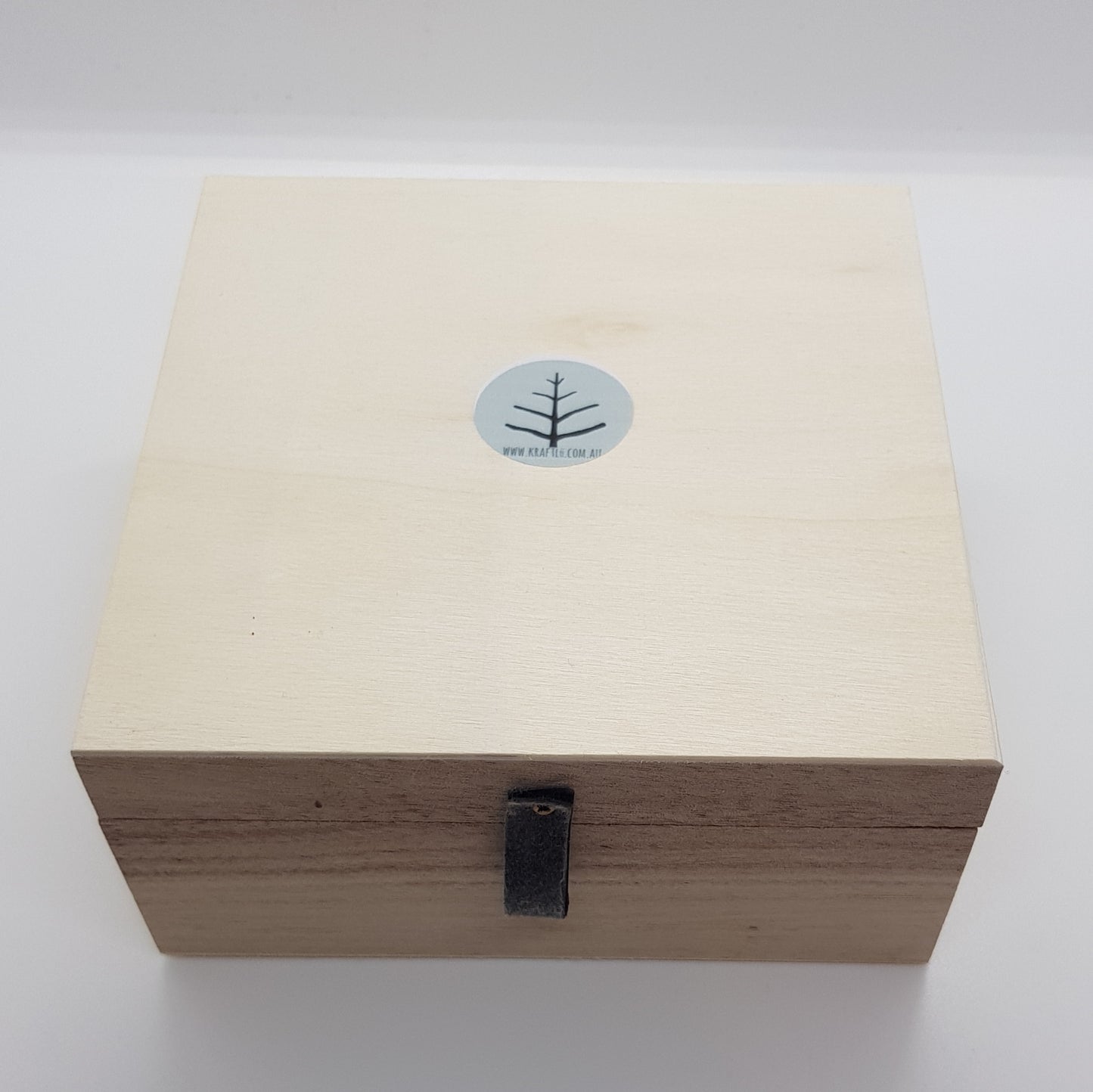 Natural pinewood storing box + woodfiller